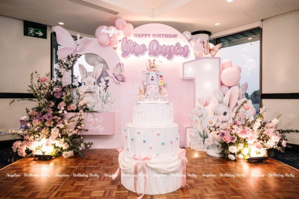 Backdrop và bố cục sân khấu