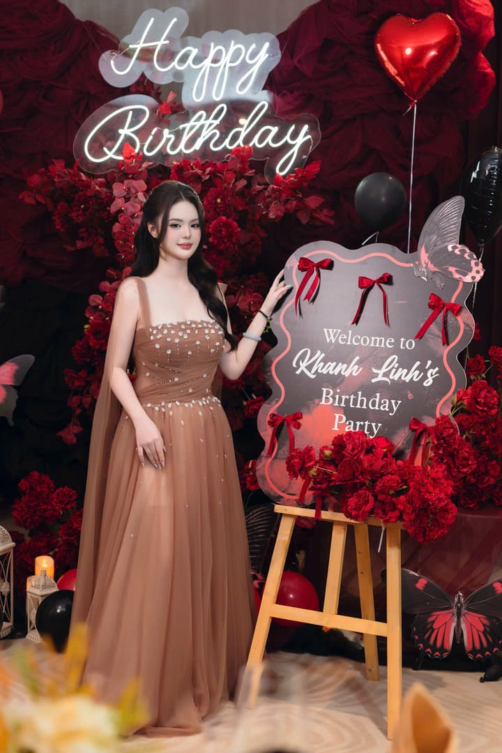 Sinh Nhật Tuổi 18 Của Khánh Linh – Rực Rỡ Cá Tính Trưởng Thành Sinh Nhật Tuổi 18 Của Khánh Linh – Rực Rỡ Cá Tính Trưởng Thành