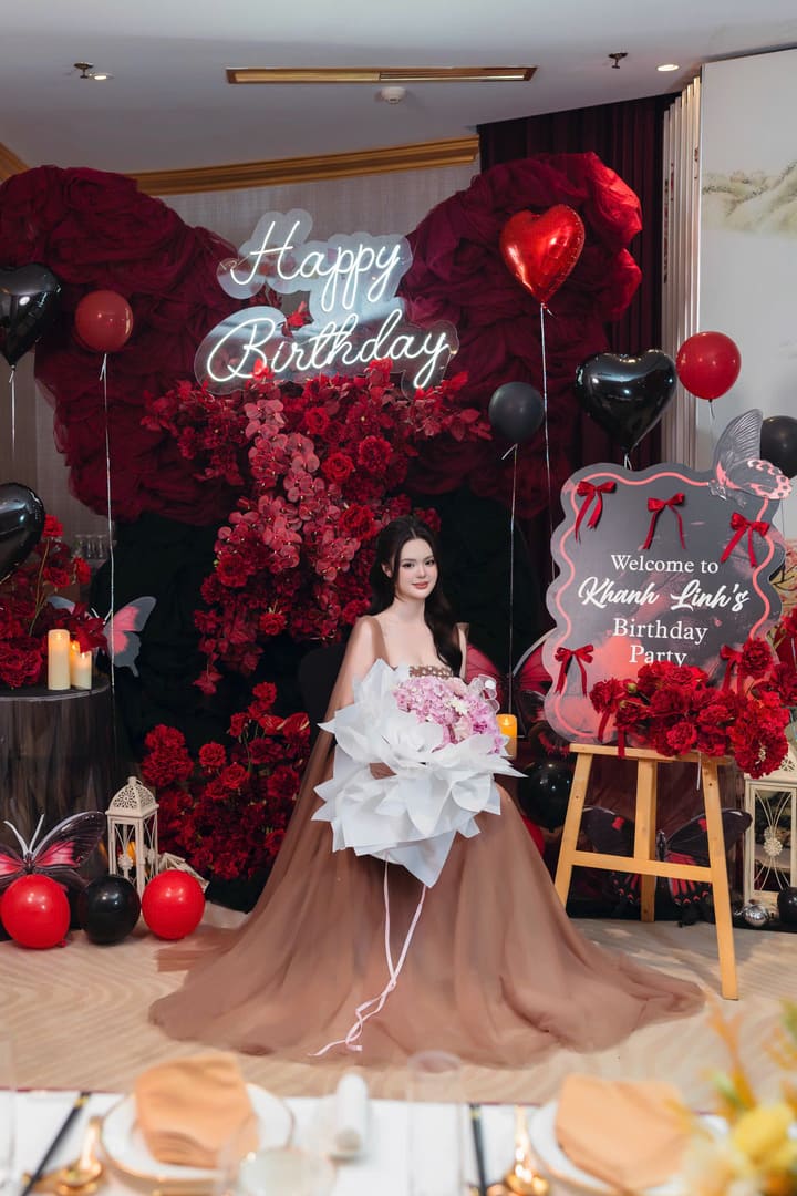 Sinh Nhật Tuổi 18 Của Khánh Linh – Rực Rỡ Cá Tính Trưởng Thành Khách Mời Và Không Khí Buổi Tiệc – Giao Thoa Cảm Xúc Trong Không Gian Nghệ Thuật