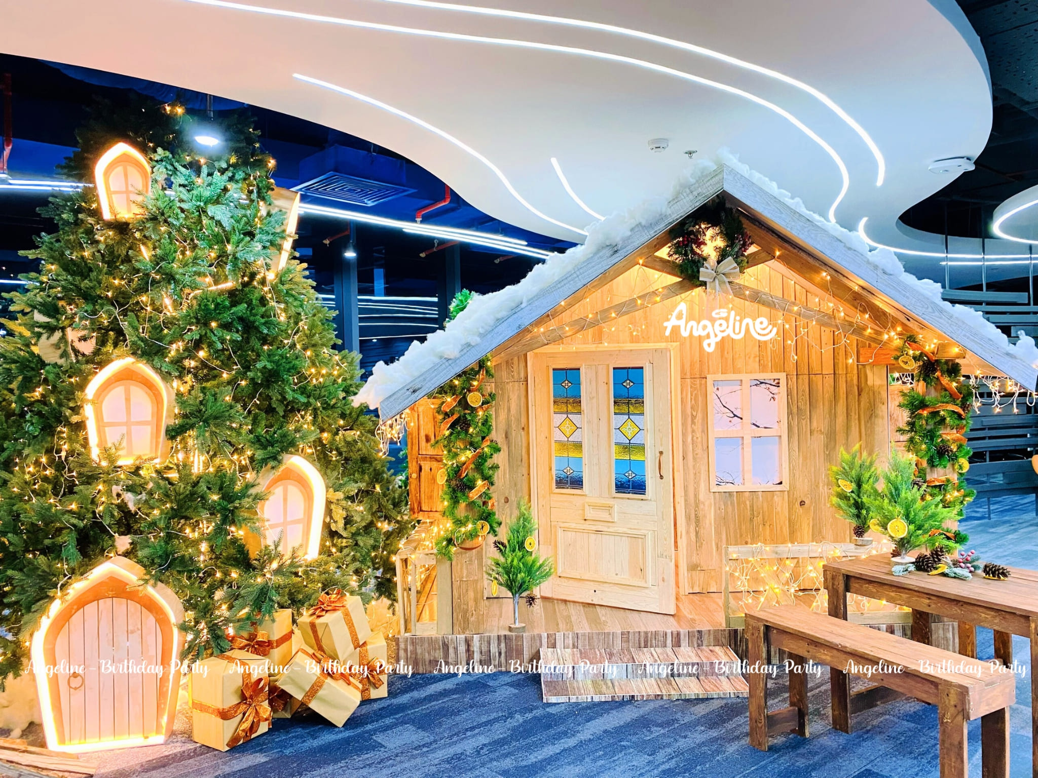 Trang trí noel tại fpt tower