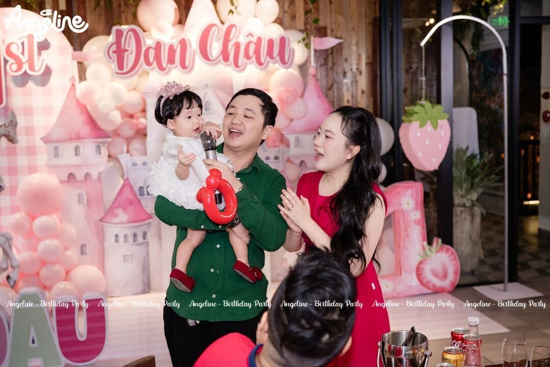 Strawberry Fairytale Castle – Món Quà Ngọt Ngào Mẹ Vân Dành Tặng Bảo Châu