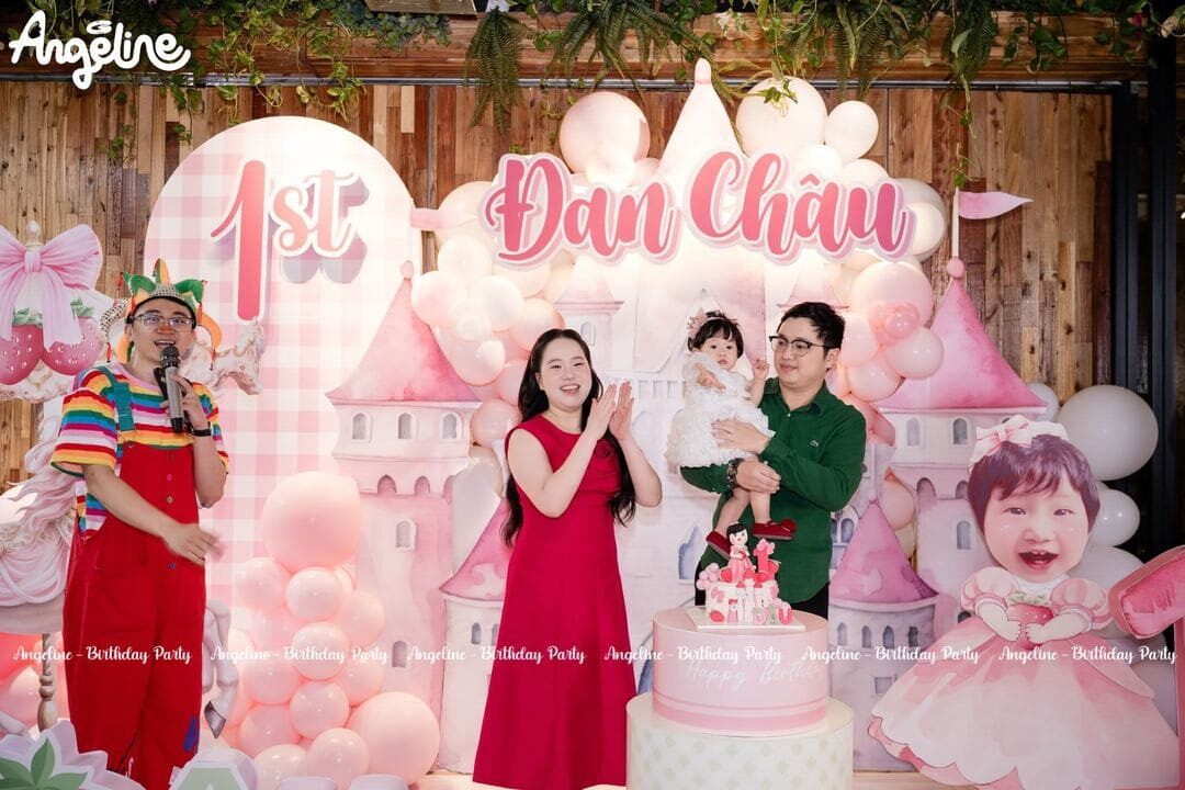 Strawberry Fairytale Castle – Món Quà Ngọt Ngào Mẹ Vân Dành Tặng Bảo Châu