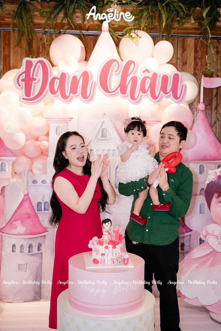 Strawberry Fairytale Castle – Món Quà Ngọt Ngào Mẹ Vân Dành Tặng Bảo Châu