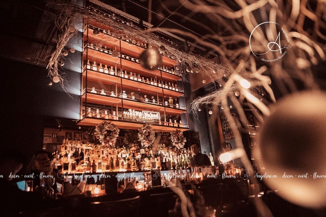 Trang Trí Noel 2025 “Khu Rừng Nấm” – Angeline Event & Decor Tại Gallery Bespoke Cocktail Bar