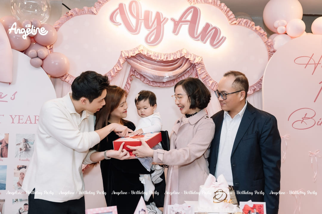 Dreamy Pink Clouds – Trang Trí Sinh Nhật 1 Tuổi Nhẹ Nhàng, Tinh Tế Cho Bé Vy An