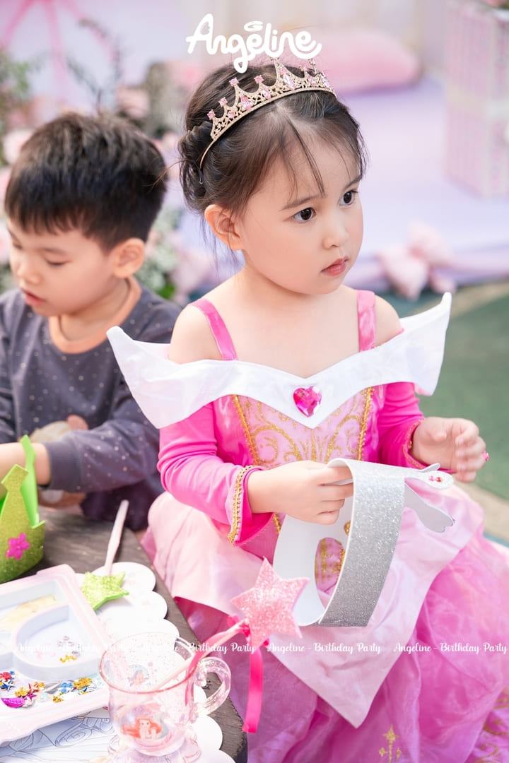 Min’s Little Farewell Stage