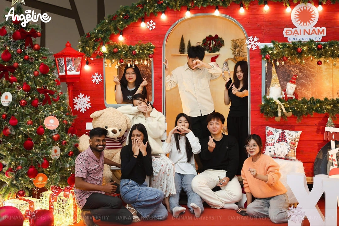 Mùa Giáng Sinh Ấm Áp Tại Đại Học Đại Nam – Không Gian Kết Nối Thanh Xuân