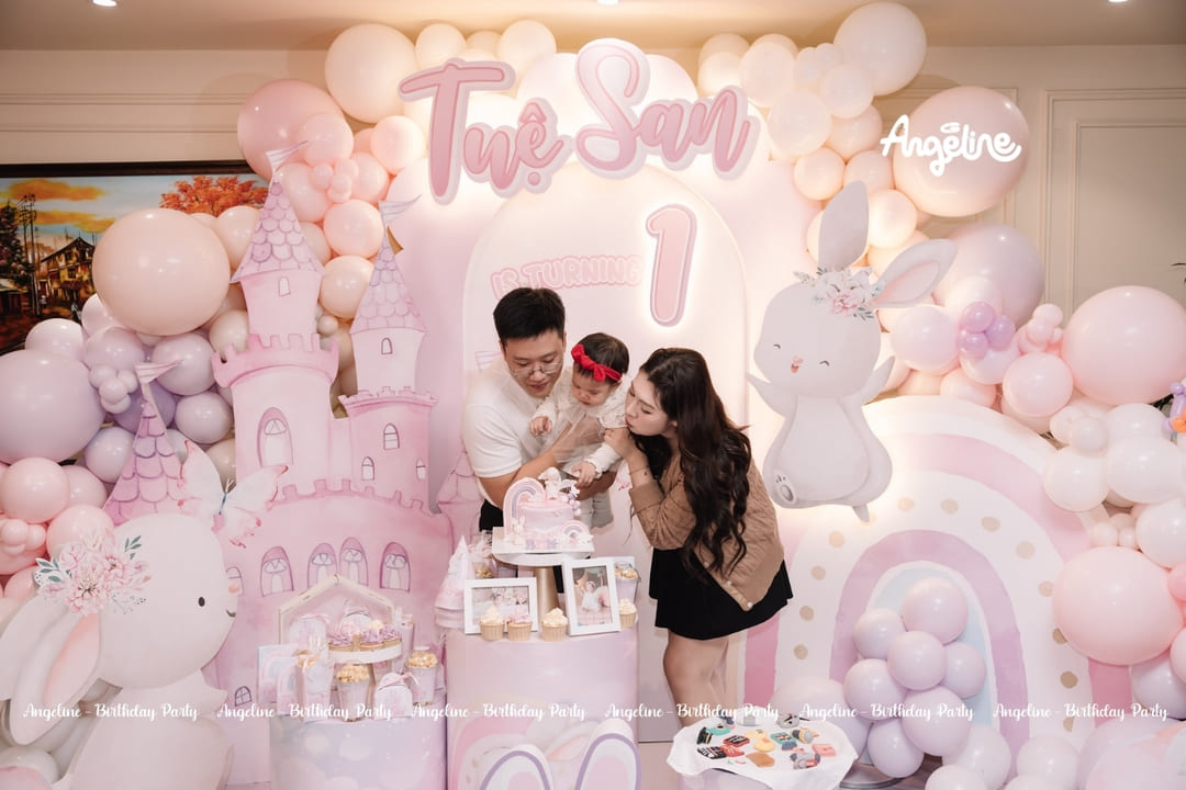 Bunny Castle – Trang Trí Sinh Nhật Bé Gái Tone Hồng Pastel Dễ Thương Angeline