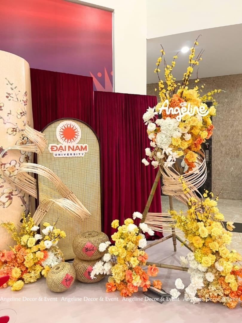 Sắc Xuân Nghệ Thuật – Concept Trang Trí Tết Tại Đại Học Đại Nam: Mộc Mạc Nan Tre, Tranh Bán Nguyệt & Không Gian Ấm Áp 2026 Angeline