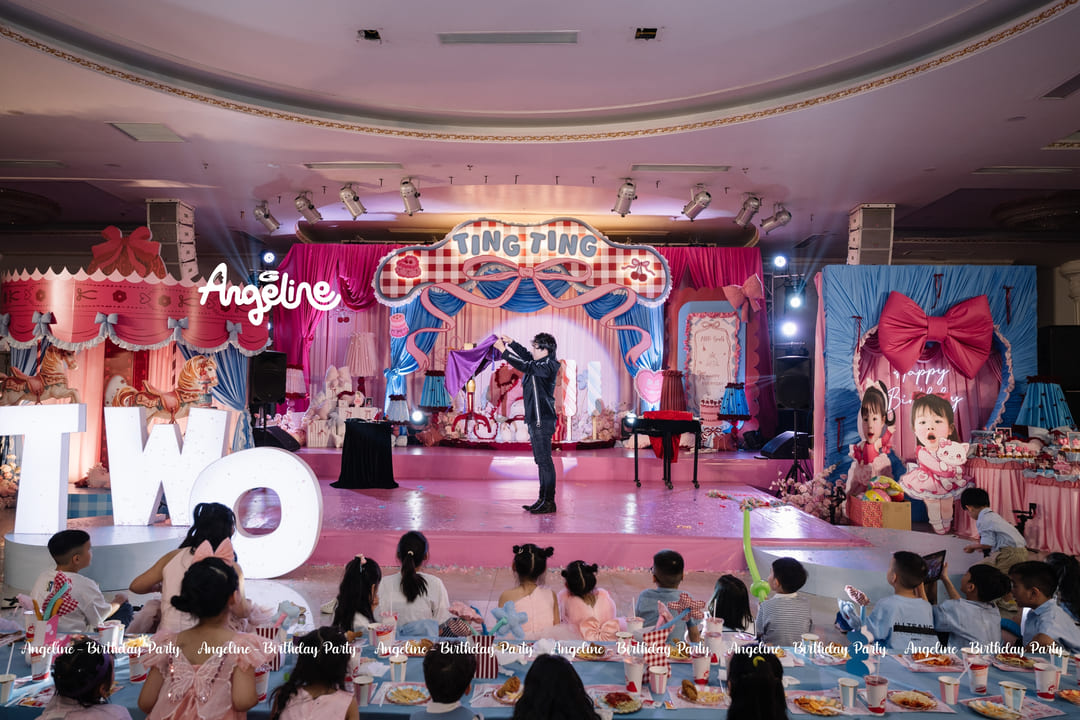 Sân khấu trung tâm Ting Ting's Wonderland