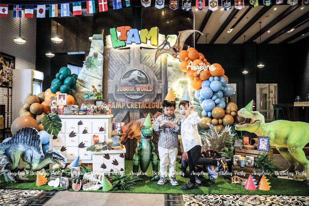 Concept sinh nhật bé trai Dino World
