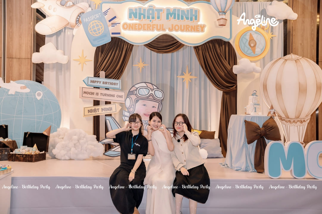 Concept sinh nhật bé trai Little Astronaut
